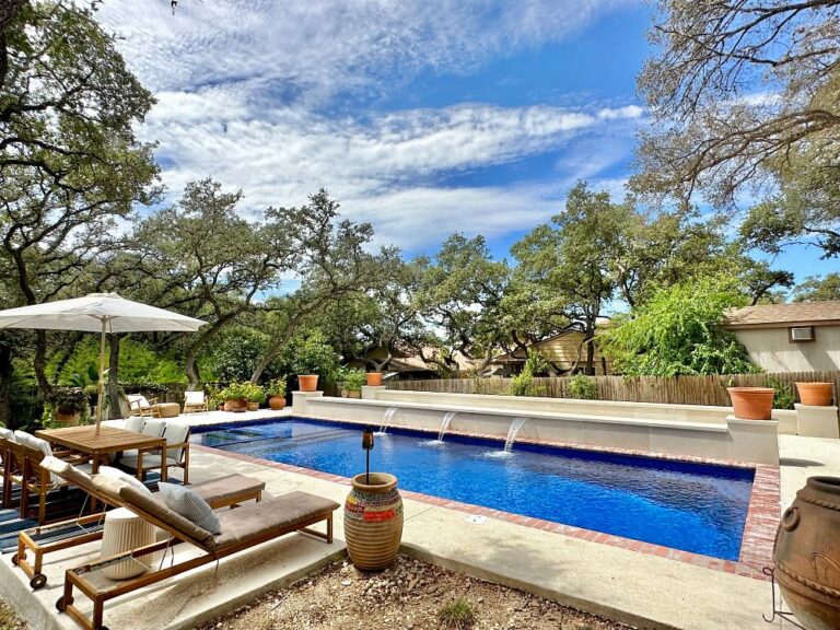 Astoria w water feature